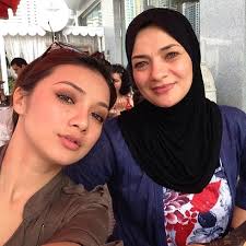 Siapa Lebih Cantik Neelofa Atau Ibunya 4 Photo