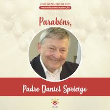 Padre Daniel Sprícigo, que está em...