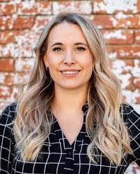 Carly Meadows's Instagram, Twitter & Facebook