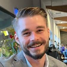 Ich habe in den letzten Jahren gelernt, dass Social Media viel mehr ist als  Reichweite oder Ästhetik. Es geht darum, Emotionen sichtbar zu machen,  Menschen zu verstehen und Geschichten so zu… |