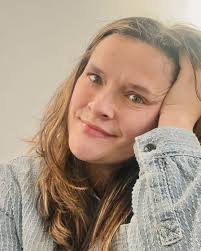 Reel by Evie Goodwin 🦄 writer & artist (@cest.la.evie) · August 1, 2025