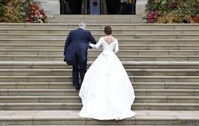 Check spelling or type a new query. Prinzessin Eugenie Ihr Brautkleid Ist Atemberaubend Royal Wedding Dress Eugenie Wedding Royal Wedding Gowns
