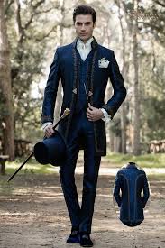 Im grunde kann man zur hochzeit auch einen ganz normalen anzug tragen. Barock Anzug Hochzeit Blau Jacquard Mit Goldener Stickerei Ottavio Nuccio Gala