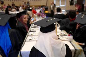 Kalau anda nak tahu, jubah konvo ni bukan untuk dipakai masa majlis konvokesyen je. Bukan Sekadar Topi Biasa Ini Sebab Kenapa Graduan Perlu Hormat Ketika Memakainya