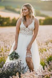 Diese kleider tragen frauen am schönsten tag ihres lebens, und dieses glück spiegelt jedes hochzeitskleid aus unserem sortiment wider. Traumstrumpfbander