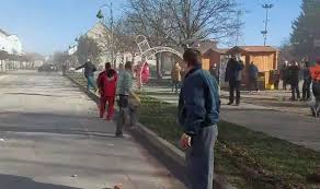 Rescuers are trying to pull people from the rubble of colla… Ttzmhfsni5nam