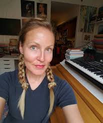 Just wanted to show my face and say "HI!" since I haven't seen so many of  my friends for a while! I miss you and love you all!!! Since last March I've