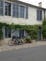 Volets Bleus Grises Google Search Couleur Facade Maison Facade Maison Couleurs De Volets