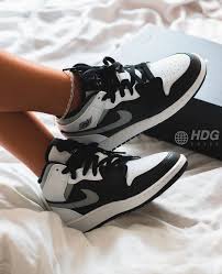 Sneaker Shop On Instagram Air Jordan 1 Mid Get Them On Www Sneakersales Es Info Direct Nike Yeezy Hyp In 2020 Sneakers Sneakers Fashion Sneaker Shopping