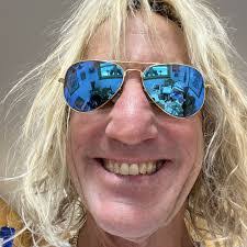 Carlos Bent's Instagram, Twitter & Facebook