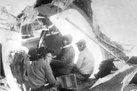 The plane crashed so off course that the rescuers were searching in the wrong place. Survivor Of 1972 Andes Plane Crash Recalled Of Harrowing Experience When He Has To Eat The Human Flesh To Stay Alive Vintage Everyday