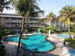 Kolam renang ini terletak indoor dan outdoor. Kolam Renang Sheraton Bandung Akwnulis
