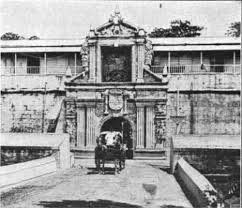 Ang simpleng pagkakaroon ng larawan ni hesus na nakasabit sa loob ng bahay o ng simbahan ay hindi agad nangangahulugan ng pagsamba sa diyus diyusan. Ako Y Pilipino Mga Huling Araw Ni Rizal Sa Fort Santiago