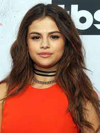 25 Coiffures De Celebrites Merveilleuses Pour La Forme De Visage Rond Style De Coiffure Face Shape Hairstyles Celebrity Hairstyles Selena Gomez Short Hair