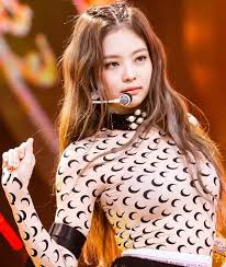 Jennie's height is 163 cm/5'4.17″, and she weighs around 48 kg/105 lbs. Blackpink Members Profile Age Height Facts Kpop Band