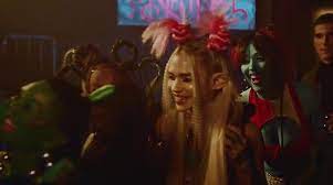 At this rate, doja cat songs will be playing on the moon. Doja Cat Includes Cameo With Grimes As An Alien In Outer Space Themed Music Video For Need To Know Geeky Craze