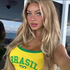 Sister-murdered after becoming the richest man's wife, Luna Hart is reborn,  trapped in a forced marriage to a playboy and framed by her runaway sister.  Done with their cruelty, she marries "security