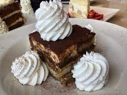 I Reviewed All Of The Cheesecake Factory Desserts Photos