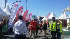 Under ledning av programledarkvartetten kakan hermansson, segal mohamed, martin mutumba och claes de faire kommer man under fem dagar och 100 timmar att kunna ta del av möten och samtal. Uhr Pa Jarvaveckan Hur Ska Fler Fa Tillgang Till Hogre Studier Universitets Och Hogskoleradet Uhr