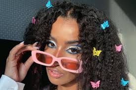 Butterfly clips: 7 ιδέες για να φορέσεις το πιο πολύχρωμο αξεσουάρ