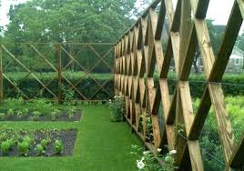 It comes with a total of five panels, each measuring 18 inches high x 18 inches wide. 10 Beautiful And Cheap Garden Fence Ideas For Privacy Green Gold Landscaping