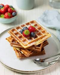 Grundrezept Low Carb Waffeln Innen Fluffig Aussen Knusprig Rezept Low Carb Waffeln Rezepte Low Carb Rezepte