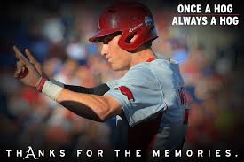 𝙈𝙄𝘾'𝘿 𝙐𝙋 spend a practice with the always entertaining @linmal_ #wps pic.twitter.com/3pcdenlmpy. Razorback Baseball On Twitter Razorback Baseball Arkansas Razorbacks Baseball