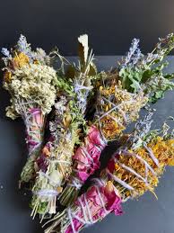 Batons De Fumigation Herbes Fleurs Smudge Purification Protection Amour Encens Naturels 4 Pieces Lavande Thym Romarin Sauge Achillee Rose In 2020 Botanical Floral Wreath Floral