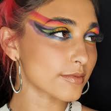 Pia, joven, versatil , caracteristico de su personalidad , fantasía  reflejada en colores de paleta cálida , abrazando la