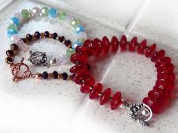 Manik yang digunakan adalah manik jenis toho (jenama jepun) yang terkenal dengan ketahanan manik tersebut iaitu warna. Cara Membuat Gelang Dari Manik Manik Sederhana