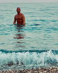 Eine, die ihm neben vielen fans die daumen gedrückt hat, ist sicherlich seine frau. Benjamin Piwko Auf Instagram Bevor Es Morgen Wieder Zuruck Geht Gonn Ich Mir Noch Ein Tasschen Espresso What Else Vivalafrance Espresso Shortrip G