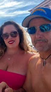 #sundayfunday #rollerblading #huntingtonbeach #vwbus #mustang #toohottoride  #beachday #lowrider #classiccars #hotgirl