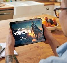 The amazon fire hd 10 (2021) has more memory than the 2019 fire tablet but otherwise matches it for battery life, display, apps and price, making it more update than upgrade. Das Neue Fire Hd 10 Tablet 25 6 Cm 10 1 Zoll Grosses Full Hd Display 1080p 32 Gb Schwarz Mit Werbung Amazon De Amazon Devices