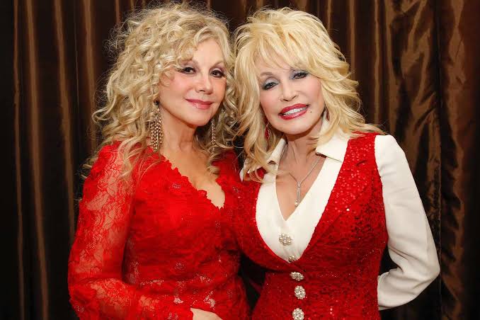 Dolly Parton's Sister Reveals 'a Lot of the Family' Didn't Know About Her Cancer