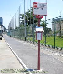 增加站點編號】2011年8月，全澳巴士站柱均更換全新款式，路線編號改以表格按順序排列；同時仿效藏傳佛教中轉經筒，以作旋轉查閱各條巴士路線圖。... -  澳門巴士/交通/天氣資訊站