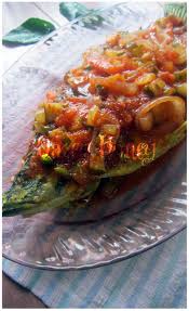 1 ekor ikan cencaru bawang holand, bawang putih, cili api (dihiris) nenas daun ketumbar sos tiram sos cili garam gula. Ikan Siakap Tiga Rasa Qasey Honey