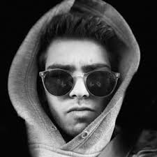 Kamron Moshfeghi (@KMoshfeghi)