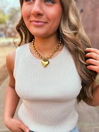 It's beginning to look a lot like Christmas! 🎄🩷✨ Shop these fun candles  for the holidays for $18.￼