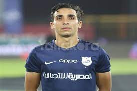 مشاهدة وتحميل مسلسل الدراما المصري اللي مالوش كبير الحلقة 5 الخامسة اون لاين بطولة ياسمين عبد العزيز واحمد العوضي وخالد الصاوي ودينا فؤاد وتدور قصة ال. ÙƒØ±ÙŠÙ… ÙØ¤Ø§Ø¯ Ø§Ù„ÙˆÙ‚Øª ØºÙŠØ± Ù…Ù†Ø§Ø³Ø¨ Ù„Ù„Ø­Ø¯ÙŠØ« Ø¹Ù† Ø§Ù„Ø£Ù‡Ù„ÙŠ ÙˆØ£ÙÙƒØ± ÙÙŠ Ø·Ù…ÙˆØ­ Ø§Ù†Ø¨ÙŠ ÙƒÙˆØ±Ø© Ù†Ø§Ùˆ