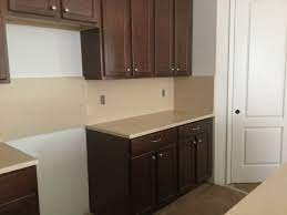Timberlake Fairfield Nutmeg Cabinet With Mocha Quartz Countertop And Backsplash Ryan Homes New Homes Quartz Countertops