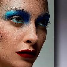 Perception Unas pizcas de PURE PIGMENTS (Pure Trust and Pure Compassion)  dan textura a este maquillaje. Este make up fue realizado dentro del marco  “Calendario anual 2019 “por el equipo de