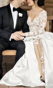 Hi girls, i am selling my beautiful wedding dress. Preowned Zuhair Murad Wedding Dresses