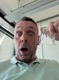 Jeg har arbejdet med vand siden 1994, hvor lærepladsen som VVS'er kom i  hus. Nu sidder jeg her efter 30 år og stadig arbejder med vand. OG det er  ingen hemmelighed at