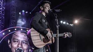 Chord dasar kunci gitar & lirik lagu ©chordtela.com. Lirik Dan Kunci Gitar Lagu Mimpi Yang Sempurna Peterpan Aku Kan Menghilang Dalam Pekat Malam Tribun Papua