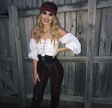 Easy Last Minute Diy Costume Pirate For Her Woman Women Striped Pants O Easy Last Mi In 2020 Frauenkostume Halloween Kostume Frauen Piraten Kostum Damen