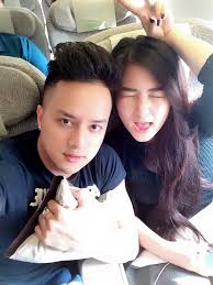 Nhà đẹp của nam ca sĩ nằm trên khu đất rộng khoảng 300 m2, có vườn và nhiều cây xanh. Cao Thai SÆ¡n Báº¥t Ngá» Cung HÆ°Æ¡ng Tram Ä'i HÆ°á»ng Tuáº§n TrÄng Máº­t Tin Má»i Ngoi Sao