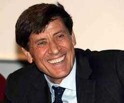 Occhi di ragazza quanti cieli quanti mari che m'aspettano occhi di ragazza se vi guardo vedo i sogni che farò partiremo insieme per un viaggio per città che non conosco quante primavere che verranno che felici ci faranno sono già. Gianni Morandi 70 Anni Buon Compleanno All Eterno Ragazzo Della Musica Italiana Nanopress
