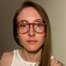 Lori Arp's Instagram, Twitter & Facebook