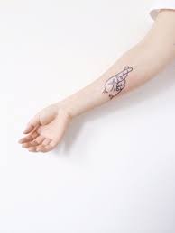 Maybe you would like to learn more about one of these? Sang Bleu Tattoo Studio In London My New Amazing Outline Hand Tattoo Love How Minimal And Clean The De Tattoos Small Shoulder Tattoos Small Tattoos For Guys