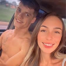 A moto de vocês passa a marcha sozinha pra abaixo